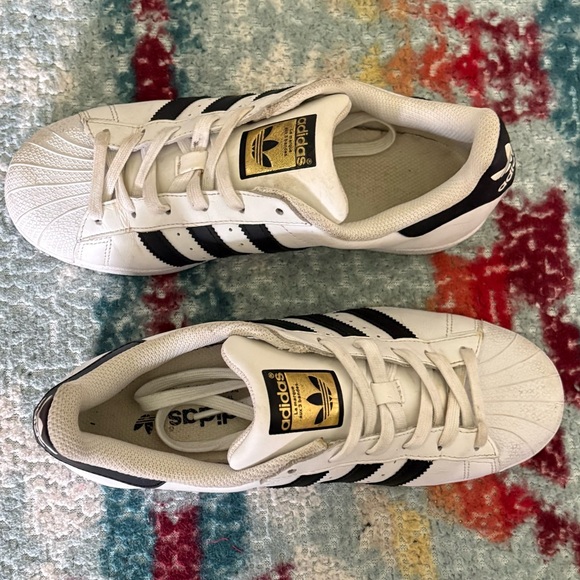 Adidas Superstar women’s size 8 - Picture 7 of 9